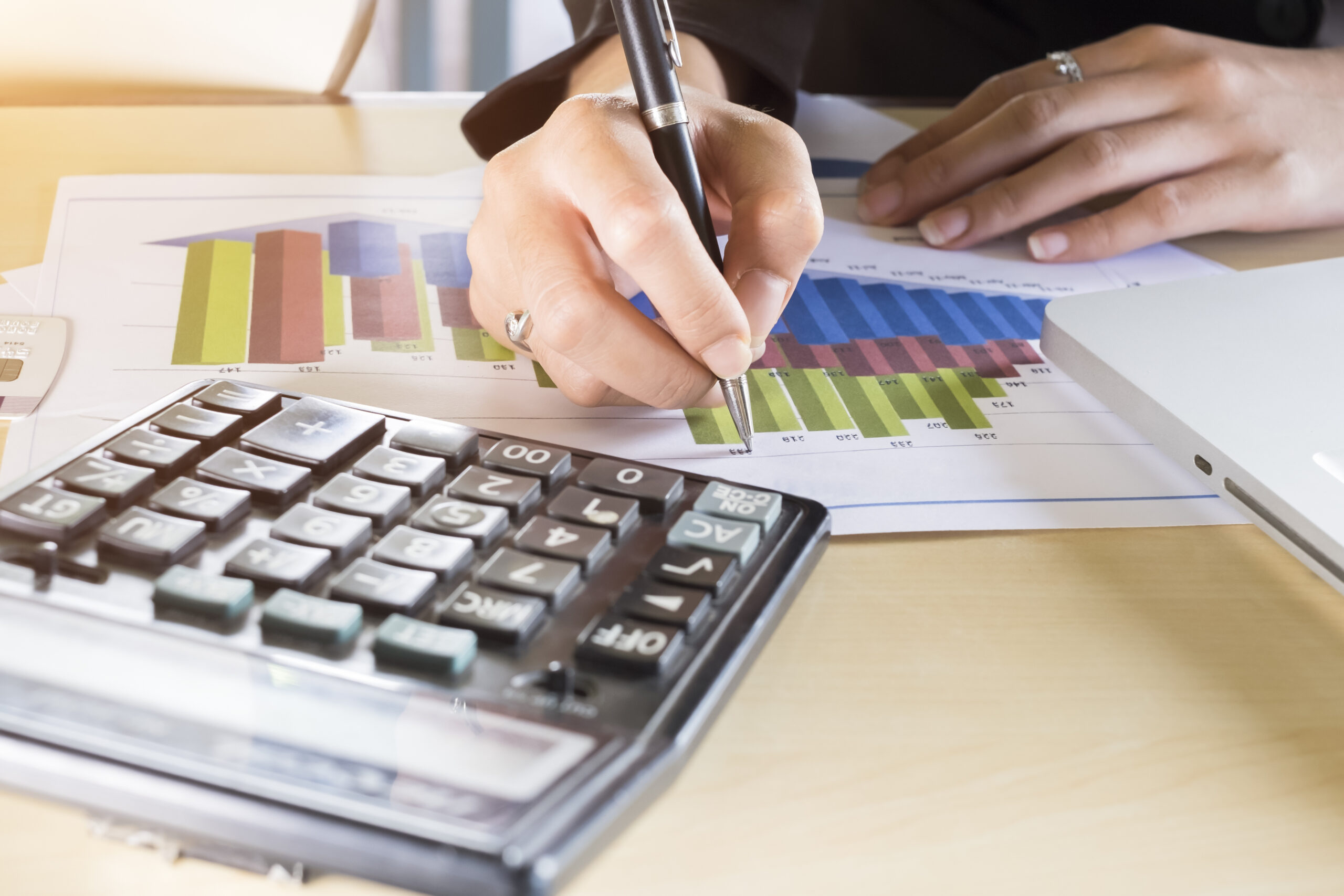 Hand of businesswoman point the goal chart.